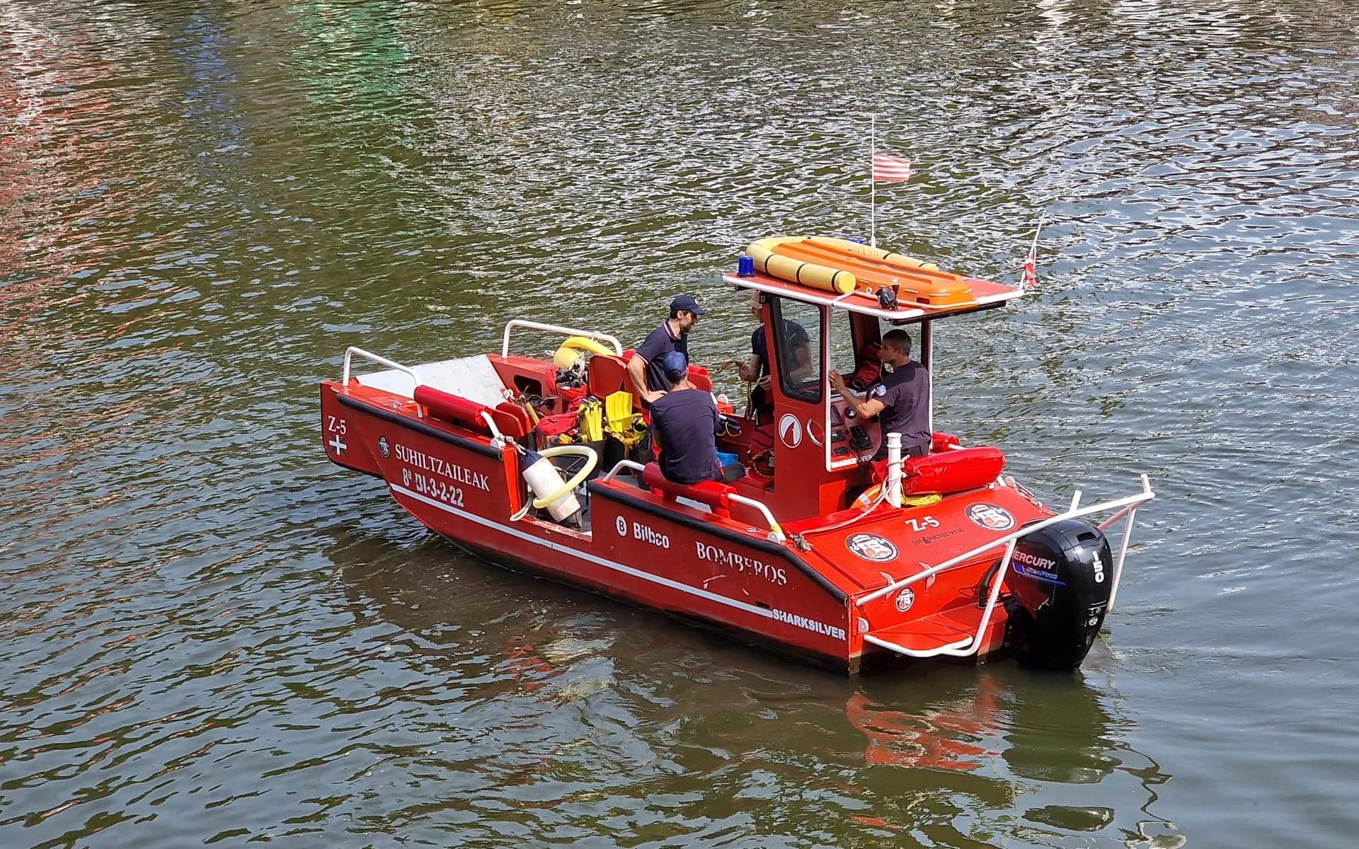A Bilbao fire brigade boat on the Nervión. Bilbao City Council runs the city's fire brigade, whose teams the forecasting work set out to help size and deploy. Photo: Makoki20, Wikimedia Commons (CC0).